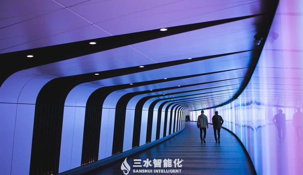 衢州以建筑節(jié)能管理為切入點(diǎn) 探索試點(diǎn)建筑碳賬戶應(yīng)用平臺(tái)(圖1) man walking through pathway.jpg